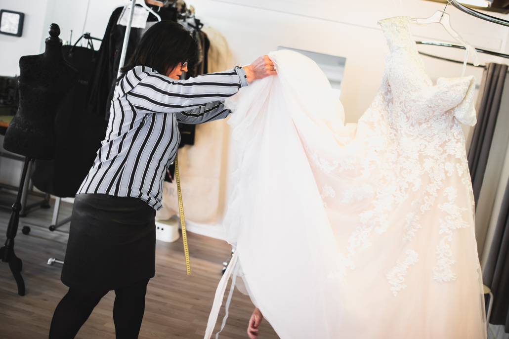 Bløde Cape mulighed Skræddersyet brudekjole | Tilretning og reparation af brudekjoler.